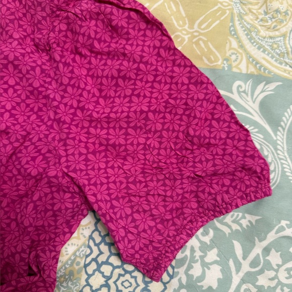 V-Neck Tie-Front Blouse Bold Pink Print Puff Sleeve Medium New with Tags - Picture 5 of 7